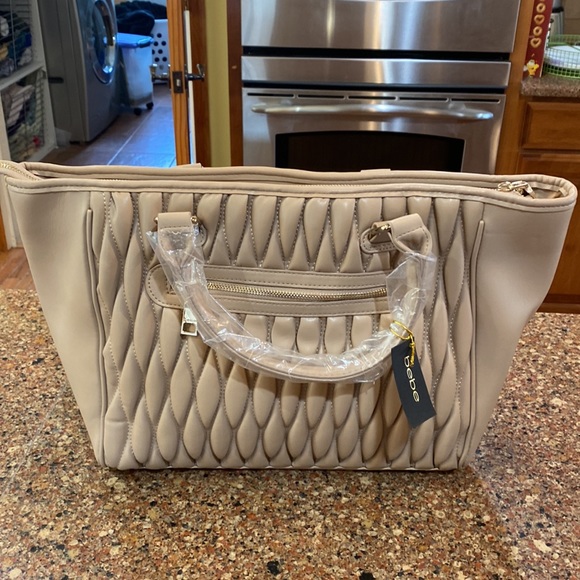 ****CLEARANCE SALE****NWT BEBE QUILTED TOTE - Picture 3 of 5